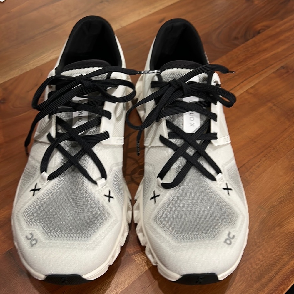 On cloud x running shoes
